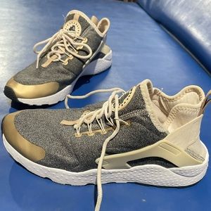 Nike Hurarache Womens size 9